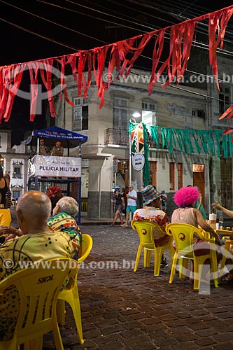  Assunto: Pessoas em um bar de rua durante o carnaval / Local: Recife - Pernambuco (PE) - Brasil / Data: 02/2013 