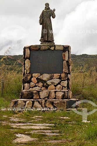  Assunto: Estátua de São Francisco de Assis próximo da nascente do Rio São Francisco no Parque Nacional da Serra da Canastra / Local: São Roque de Minas - Minas Gerais (MG) - Brasil / Data: 03/2013 