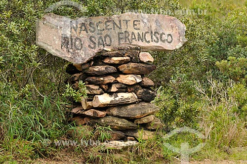  Assunto: Indicação da nascente do Rio São Francisco, localizada no Parque Nacional da Serra da Canastra / Local: São Roque de Minas - Minas Gerais (MG) - Brasil / Data: 03/2013 