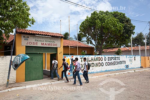  Assunto: Alunos entrando na escola estadual José Mamede   / Local: Tibau do Sul - Rio Grande do Norte (RN) - Brasil / Data: 03/2013 