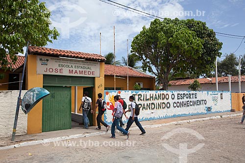  Assunto: Alunos entrando na escola estadual José Mamede / Local: Tibau do Sul - Rio Grande do Norte (RN) - Brasil / Data: 03/2013 