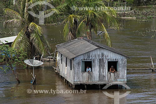  Assunto: Casa às margens do Rio Amazonas próximo à Itacoatiara / Local: Itacoatiara - Amazonas (AM) - Brasil / Data: 07/2013 