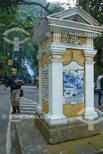  Assunto: Monumento ao Barão de Taunay próximos à Cascatinha Taunay / Local: Rio de Janeiro (RJ) - Brasil / Data: 08/2013 