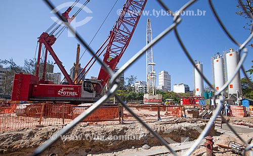  Assunto: Obras na linha 4 do Metrô na Avenida Ataulfo de Paiva próximo ao Jardim de Alah - Concessionária Rio Barra S.A / Local: Leblon - Rio de Janeiro (RJ) - Brasil / Data: 09/2013 