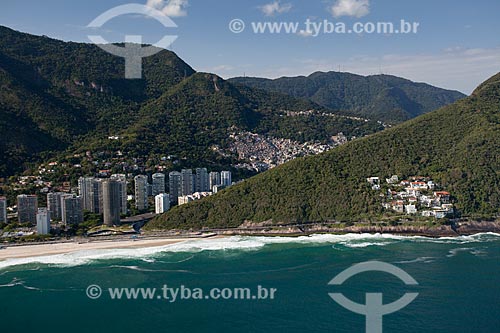  Assunto: Foto aérea da Praia de São Conrado com a Favela da Rocinha / Local: São Conrado - Rio de Janeiro (RJ) - Brasil / Data: 04/2011 