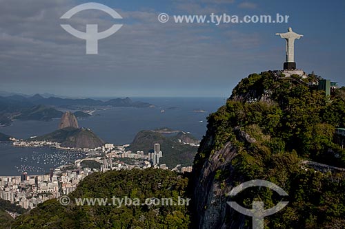  Assunto: Foto aérea de Cristo Redentor (1931) com o Pão de Açúcar ao fundo / Local: Rio de Janeiro (RJ) - Brasil / Data: 04/2011 