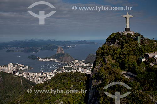  Assunto: Foto aérea de Cristo Redentor (1931) com o Pão de Açúcar ao fundo / Local: Rio de Janeiro (RJ) - Brasil / Data: 04/2011 