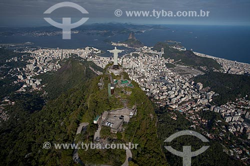  Assunto: Foto aérea de Cristo Redentor (1931) com o Pão de Açúcar ao fundo / Local: Rio de Janeiro (RJ) - Brasil / Data: 04/2011 