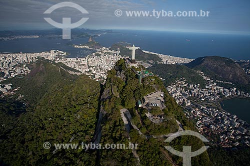  Assunto: Foto aérea de Cristo Redentor (1931) com o Pão de Açúcar ao fundo / Local: Rio de Janeiro (RJ) - Brasil / Data: 04/2011 