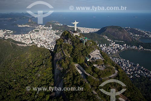  Assunto: Foto aérea de Cristo Redentor (1931) com o Pão de Açúcar ao fundo / Local: Rio de Janeiro (RJ) - Brasil / Data: 04/2011 