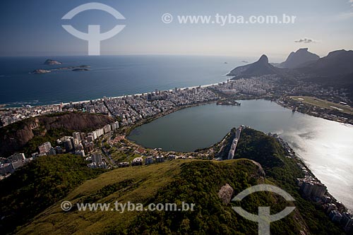  Assunto: Foto aérea da Lagoa Rodrigo de Freitas com o Arquipélago das Cagarras e a Pedra da Gávea ao fundo / Local: Lagoa - Rio de Janeiro (RJ) - Brasil / Data: 04/2011 