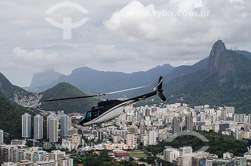  Assunto: Helicóptero com Botafogo e Morro do Corcovado ao fundo / Local: Rio de Janeiro (RJ) - Brasil / Data: 11/2013 