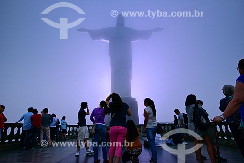  Assunto: Turistas no Cristo Redentor (1931) / Local: Rio de Janeiro (RJ) - Brasil / Data: 06/2013 