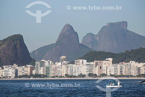  Assunto: Praia de Copacabana com a Morro Dois Irmãos e a Pedra da Gávea ao fundo / Local: Copacabana - Rio de Janeiro (RJ) - Brasil / Data: 11/2013 