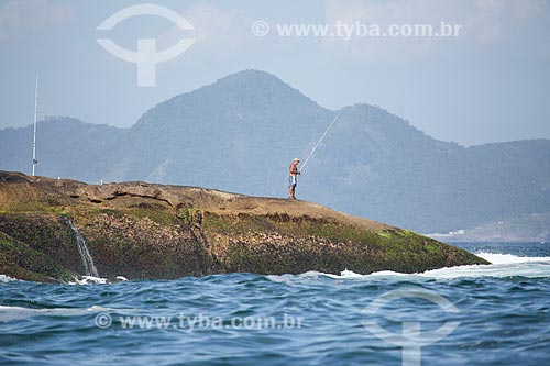  Assunto: Pescador na Pedra do Arpoador / Local: Ipanema - Rio de Janeiro (RJ) - Brasil / Data: 11/2013 