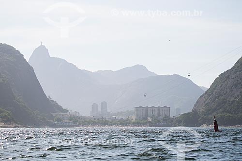  Assunto: Praia Vermelha vista da Baía de Guanabara com o Cristo Redentor (1931) ao fundo / Local: Urca - Rio de Janeiro (RJ) - Brasil / Data: 11/2013 