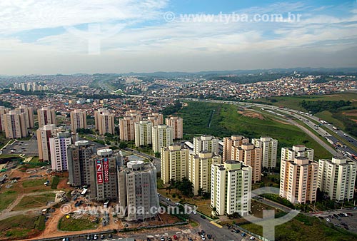  Assunto: Edifícios do condomínio São Cristovão com Rodoanel ao fundo / Local: Osasco - São Paulo (SP) - Brasil / Data: 10/2013 