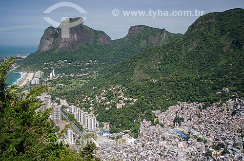  Assunto: Vista da Favela da Rocinha com a Pedra da Gávea ao fundo / Local: São Conrado - Rio de Janeiro (RJ) - Brasil / Data: 11/2013 