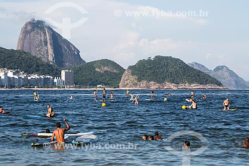  Assunto: Praticantes de Paddle Surf no Posto 6 da Praia de Copacabana com Pão de Açúcar ao fundo / Local: Copacabana - Rio de Janeiro (RJ) - Brasil / Data: 01/2014 