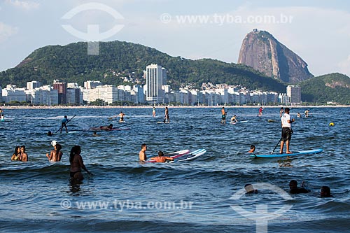  Assunto: Praticantes de Paddle Surf no Posto 6 da Praia de Copacabana com Pão de Açúcar ao fundo / Local: Copacabana - Rio de Janeiro (RJ) - Brasil / Data: 01/2014 