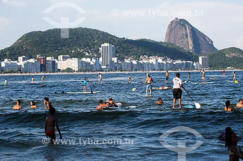  Assunto: Praticantes de Paddle Surf no Posto 6 da Praia de Copacabana com Pão de Açúcar ao fundo / Local: Copacabana - Rio de Janeiro (RJ) - Brasil / Data: 01/2014 