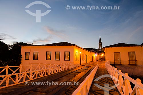  Assunto: Vista noturna do Museu Cora Coralina e torre da Igreja de Nossa Senhora do Rosário ao fundo / Local: Goiás - Goias (GO) - Brasil / Data: 05/2012 