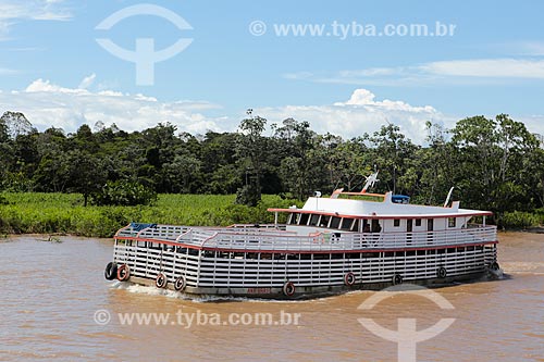  Assunto: Balsa transportando gado no Rio Amazonas próximo a cidade de Juruti / Local: Juruti - Pará (PA) - Brasil / Data: 03/2014 