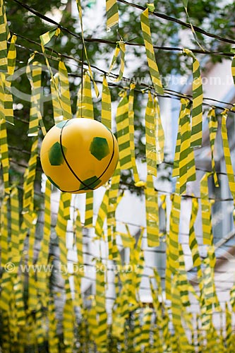  Assunto: Rua Silveira Martins enfeitada com as cores do Brasil para a Copa do Mundo / Local: Catete - Rio de Janeiro (RJ) - Brasil / Data: 06/2014 