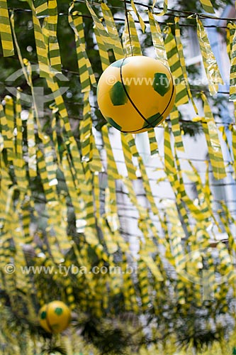  Assunto: Rua Silveira Martins enfeitada com as cores do Brasil para a Copa do Mundo / Local: Catete - Rio de Janeiro (RJ) - Brasil / Data: 06/2014 