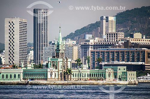  Assunto: Vista da Ilha Fiscal a partir da Baía de Guanabara com o prédios ao fundo / Local: Centro - Rio de Janeiro (RJ) - Brasil / Data: 05/2014 