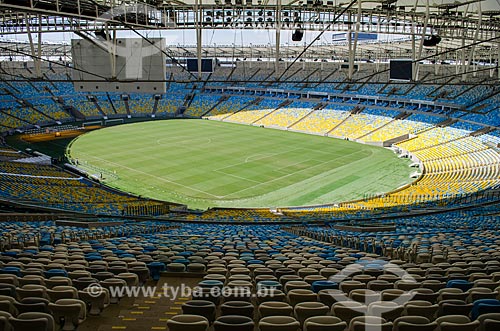  Assunto: Uso da máquina de iluminação artificial para fotossíntese do gramado no Estádio Jornalista Mário Filho (1950) - também conhecido como Maracanã / Local: Maracanã - Rio de Janeiro (RJ) - Brasil / Data: 05/2014 