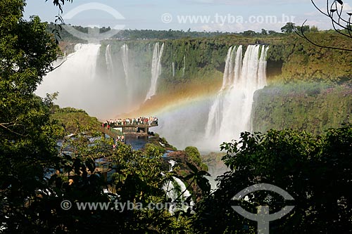  Assunto: Turistas no mirante das Cataratas do Iguaçu / Local: Foz do Iguaçu - Paraná (PR) - Brasil / Data: 05/2008 