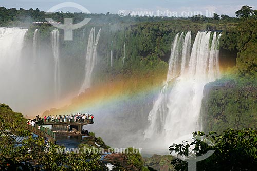  Assunto: Turistas no mirante das Cataratas do Iguaçu / Local: Foz do Iguaçu - Paraná (PR) - Brasil / Data: 05/2008 