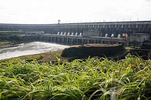  Assunto: Vista geral da barragem da Usina Hidrelétrica Itaipu Binacional / Local: Foz do Iguaçu - Paraná (PR) - Brasil / Data: 05/2008 