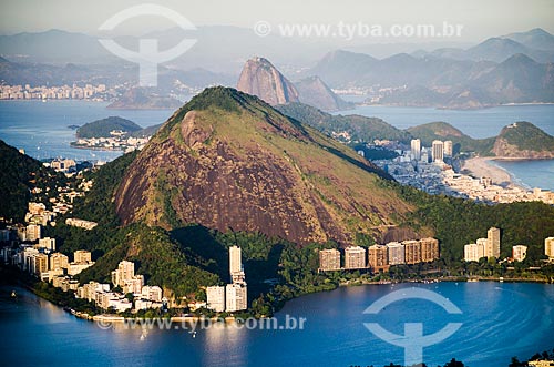  Assunto: Vista geral do Morro dos Cabritos com o  Pão de Açúcar ao fundo a partir do Morro Dois Irmãos / Local: Lagoa - Rio de Janeiro (RJ) - Brasil / Data: 02/2014 