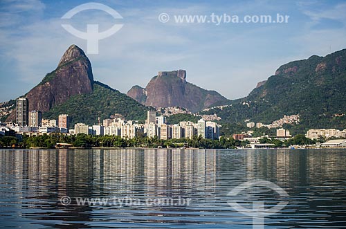  Assunto: Lagoa Rodrigo de Freitas com o Morro Dois Irmãos e a Pedra da Gávea ao fundo / Local: Lagoa - Rio de Janeiro (RJ) - Brasil / Data: 02/2014 