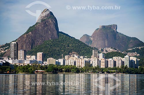  Assunto: Lagoa Rodrigo de Freitas com o Morro Dois Irmãos e a Pedra da Gávea ao fundo / Local: Lagoa - Rio de Janeiro (RJ) - Brasil / Data: 02/2014 