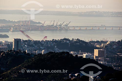  Assunto: Vista do Centro com a Baía de Guanabara e a Ponte Rio-Niterói (1974) ao fundo / Local: Rio de Janeiro (RJ) - Brasil / Data: 08/2014 