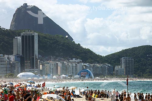  Praia de Copacabana durante jogo final da Copa do Mundo 2014 com FIFA Fan Fest ao fundo  - Rio de Janeiro - Rio de Janeiro (RJ) - Brasil