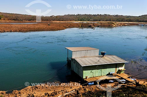  Rio Grande durante período de longa estiagem - Divisa natural entre os Estados de São Paulo e Minas Gerais  - Ouroeste - São Paulo (SP) - Brasil