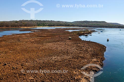  Rio Grande durante período de longa estiagem - Divisa natural entre os Estados de São Paulo e Minas Gerais  - Ouroeste - São Paulo (SP) - Brasil