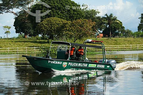  Barco da polícia militar no lago de Parintins  - Parintins - Amazonas (AM) - Brasil