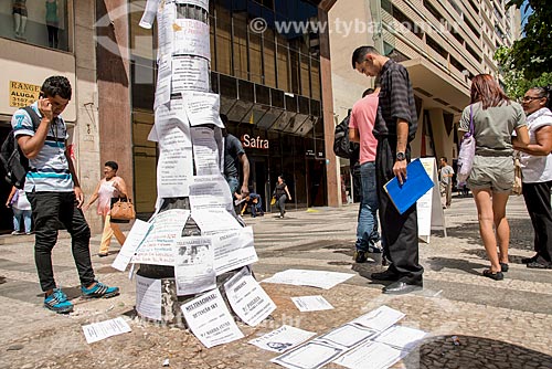  Poste com anúncios de emprego na Rua Barão de Itapeteninga  - São Paulo - São Paulo (SP) - Brasil