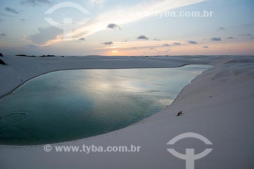  Pôr do sol na Lagoa da Preguiça no Parque Nacional dos Lençóis Maranhenses  - Barreirinhas - Maranhão (MA) - Brasil