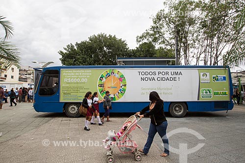  Caminhão do Ministério do Trabalho e Emprego para inscrições do Programa PROJOVEM  - São João de Meriti - Rio de Janeiro (RJ) - Brasil