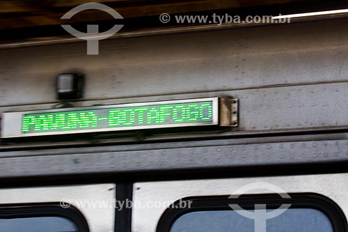  Detalhe do letreiro indicando sentido do metrô na Estação de Metrô da Pavuna  - Rio de Janeiro - Rio de Janeiro (RJ) - Brasil