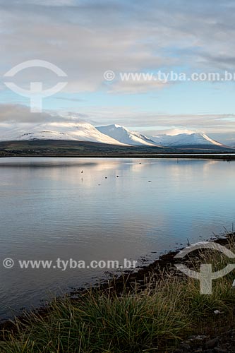  Vista de lago próximo à cidade de Akureyri  - Akureyri - Northeastern Region - Islândia