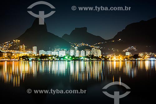  Lagoa Rodrigo de Freitas com o Morro Dois Irmãos e a Pedra da Gávea ao fundo  - Rio de Janeiro - Rio de Janeiro (RJ) - Brasil