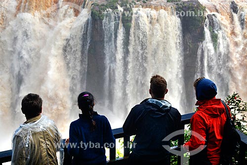  Turistas no mirante das Cataratas do Iguaçu  - Foz do Iguaçu - Paraná (PR) - Brasil