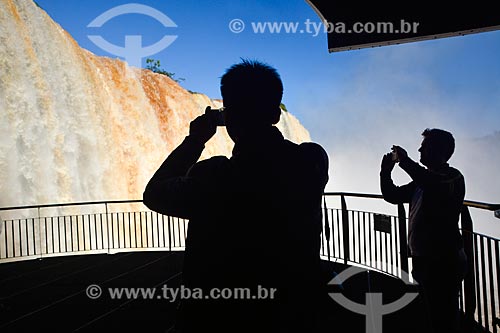  Turistas no mirante das Cataratas do Iguaçu  - Foz do Iguaçu - Paraná (PR) - Brasil